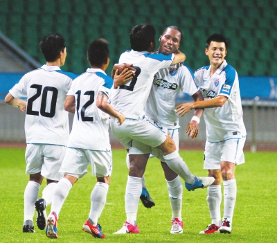 爱游戏体育-德罗巴在中国队比赛中败北，夺冠引发热议！